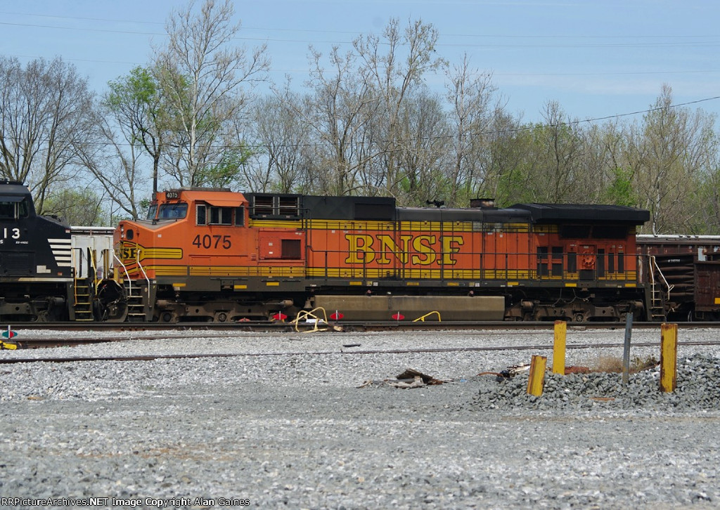 BNSF 4075